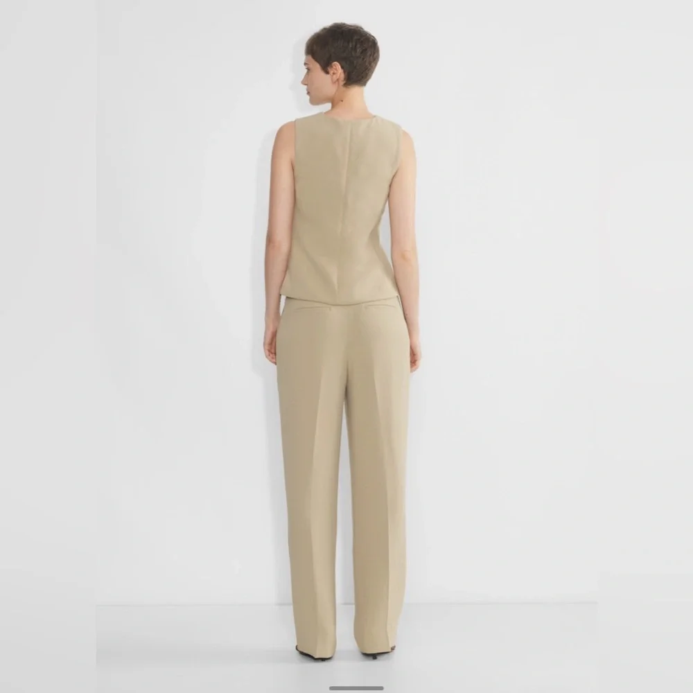NWT Aritzia Wilfred Regal Vest Tan Khaki Size 6 Slim-fit button-up